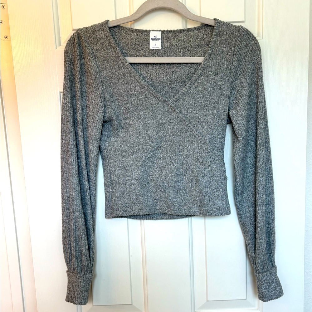 M HOLLISTER grey v-neck sweater